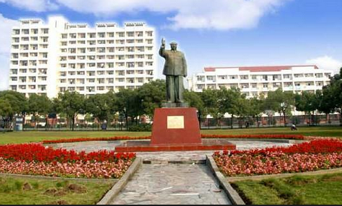 Shanghai public university stature of Mao